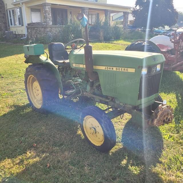 Image of John Deere 850 equipment image 1