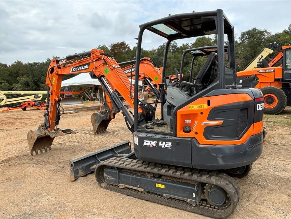 2023 Develon DX42-7 Equipment Image0