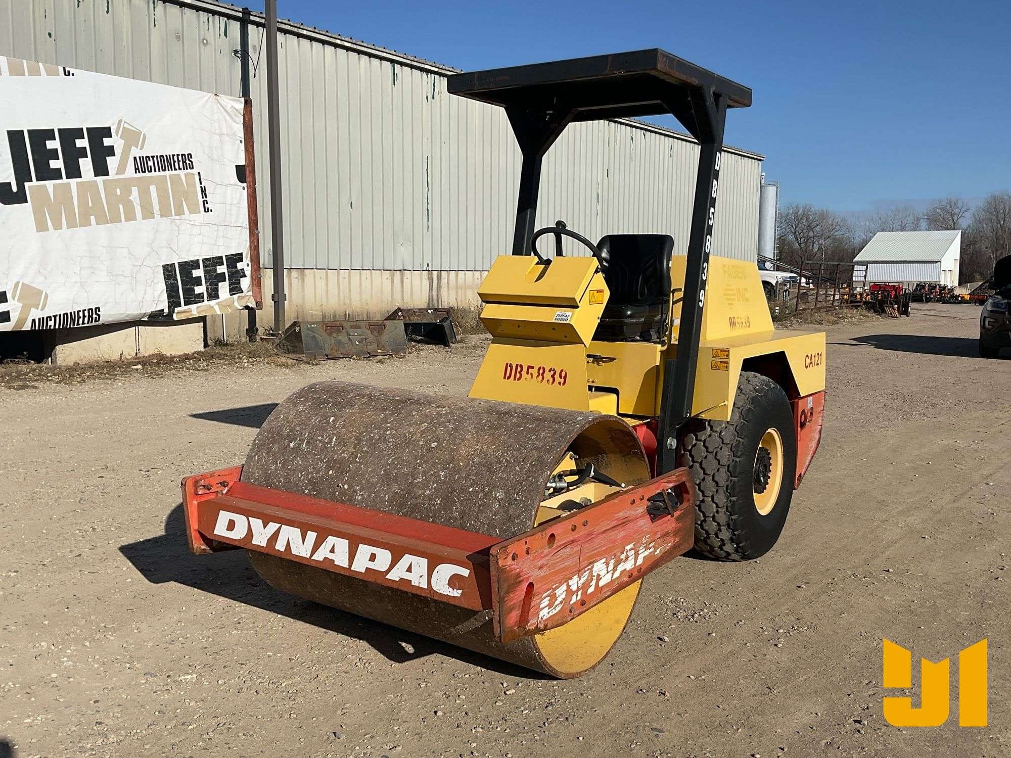 DYNAPAC CA121 Equipment Image0