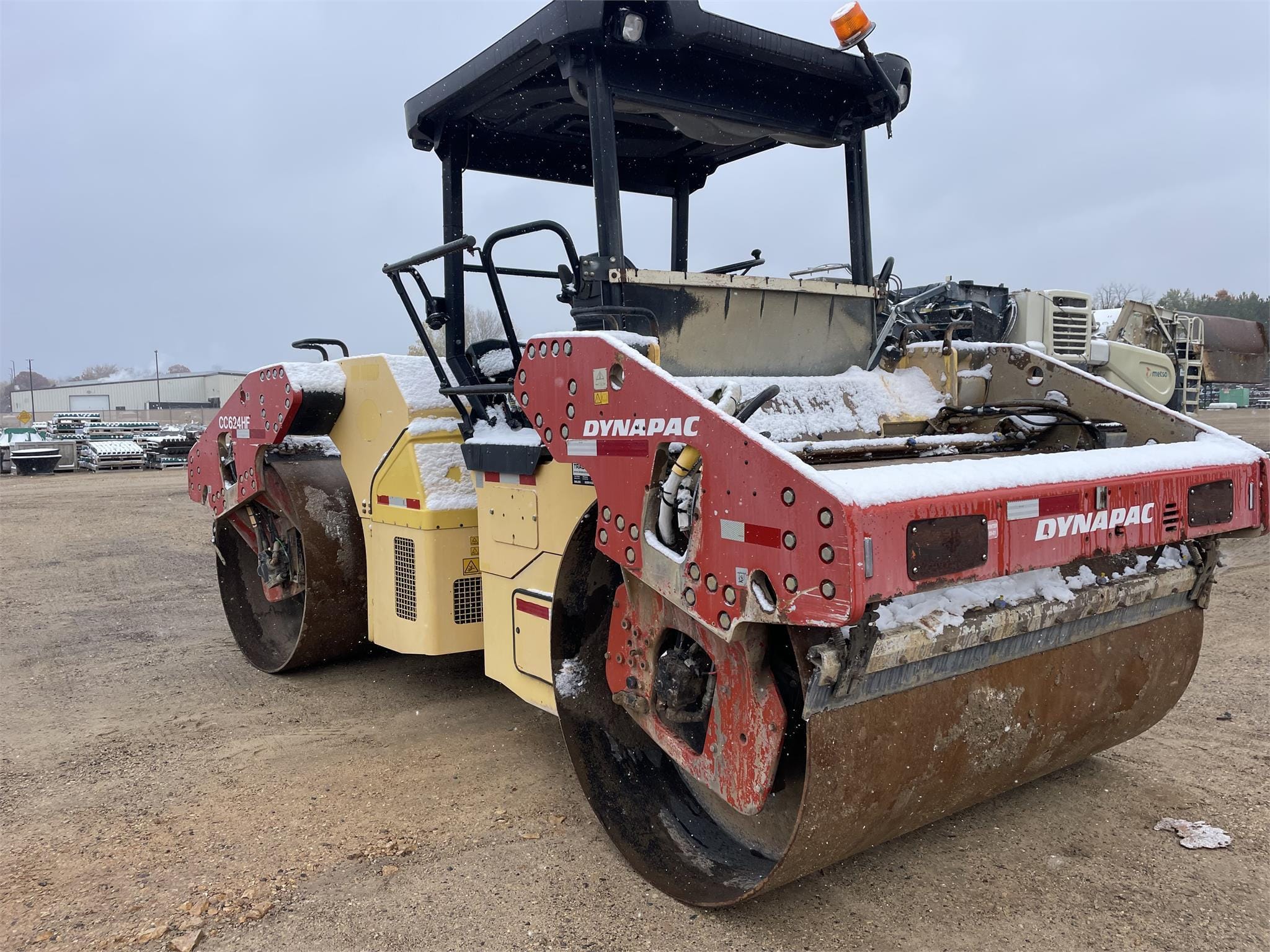 Main image DYNAPAC CC624HF