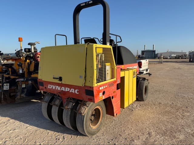 Image of DYNAPAC CP142 equipment image 3