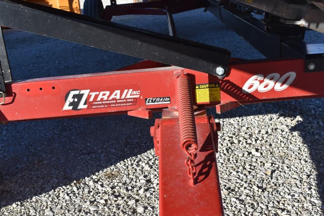 Image of E-Z Trail 680 equipment image 4