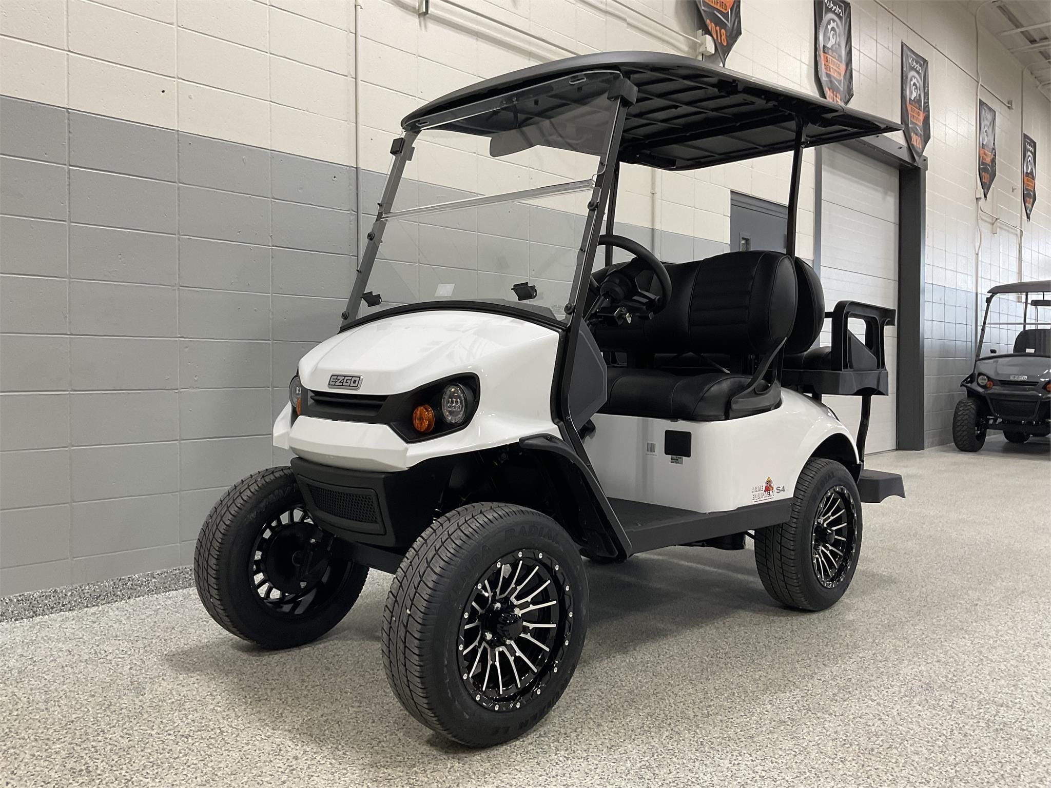 EZ-GO Express S4 Equipment Image0