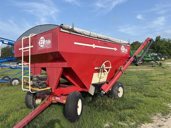 E-Z Trail 1074 Equipment Image0