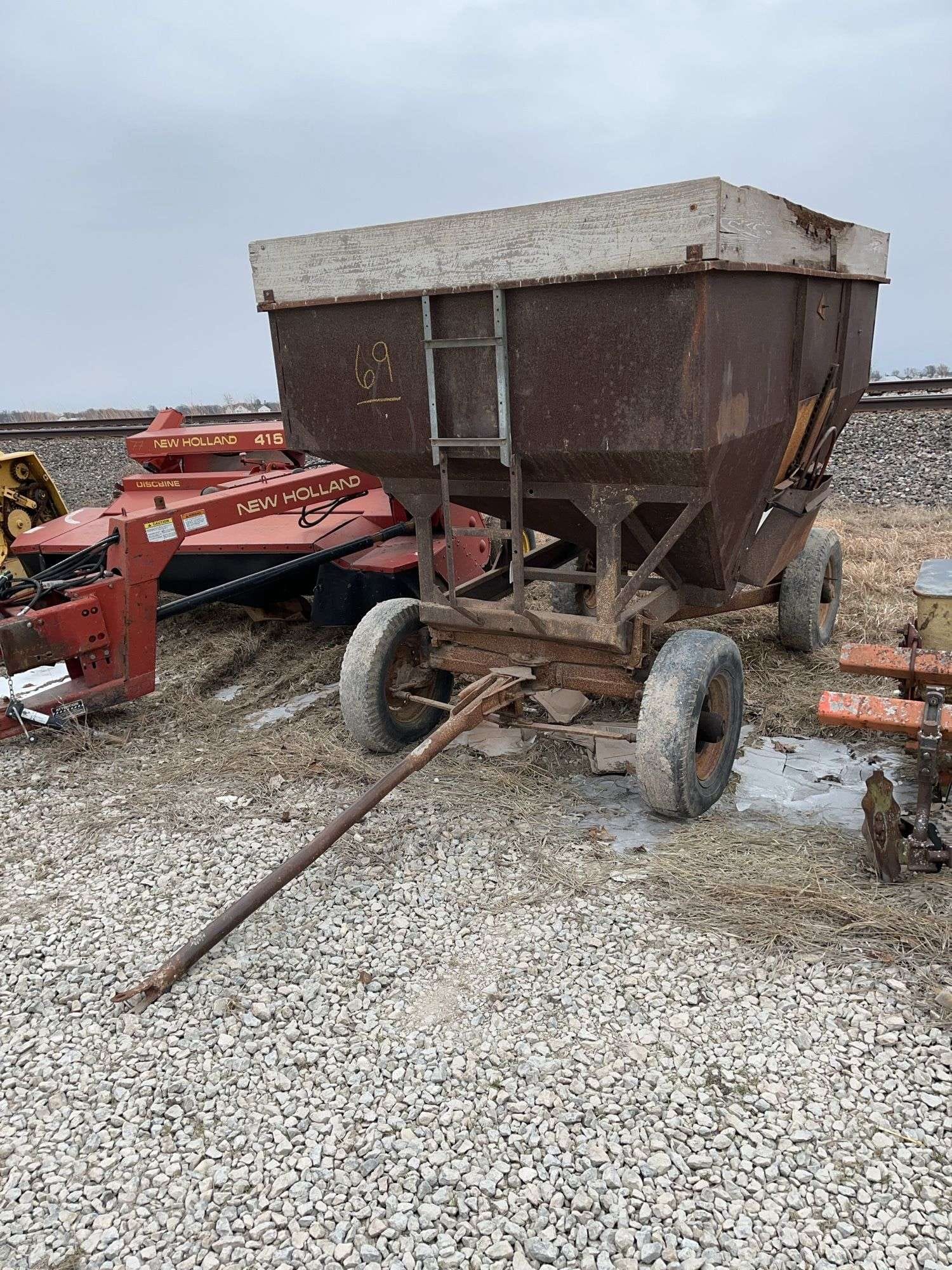 E-Z Trail 220 Equipment Image0