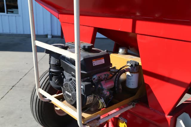 Image of E-Z Trail 230 equipment image 2