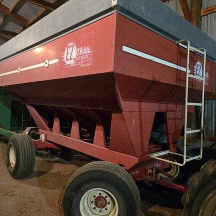 E-Z Trail 3400 Equipment Image0