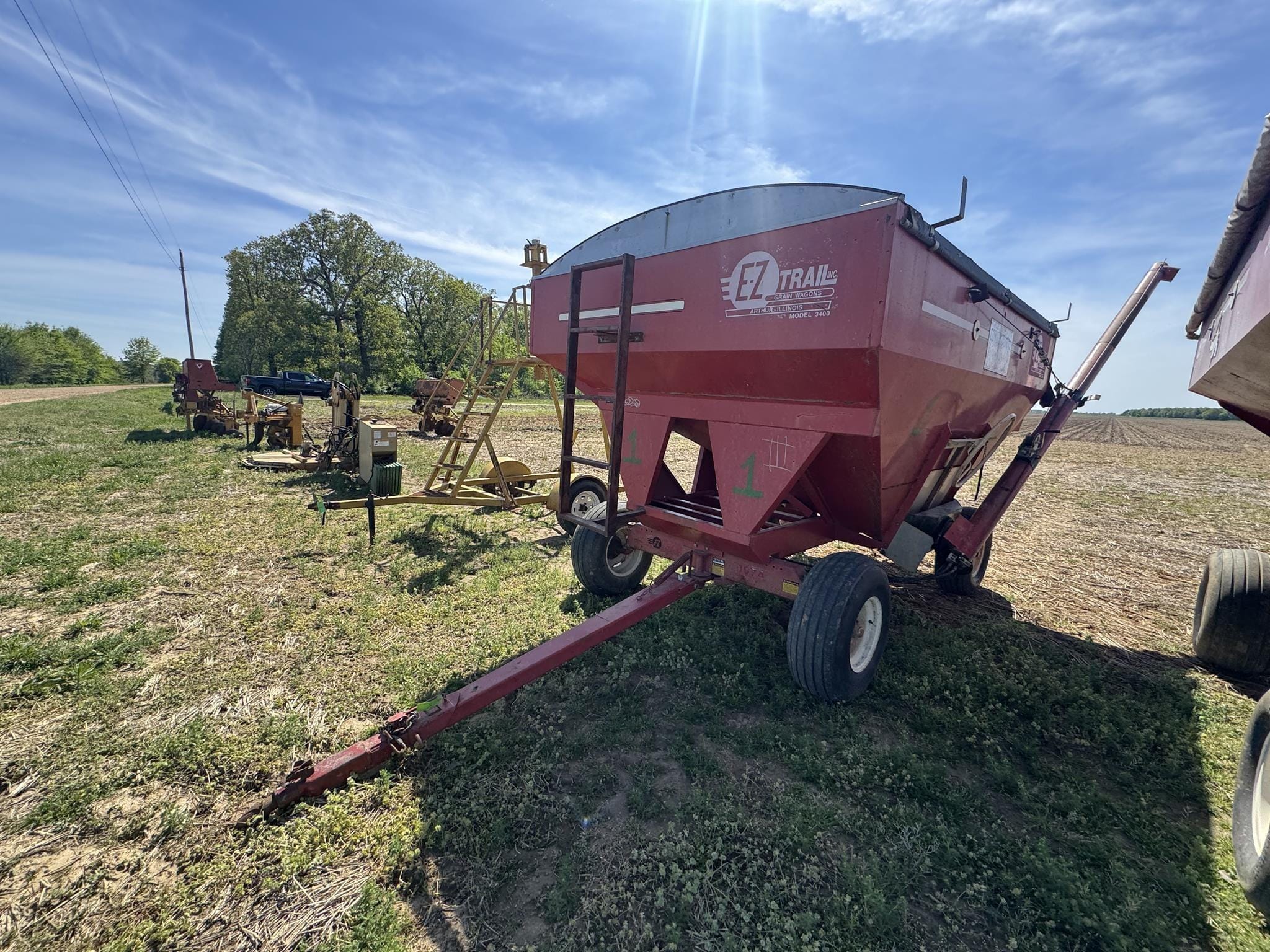 E-Z Trail 3400 Equipment Image0