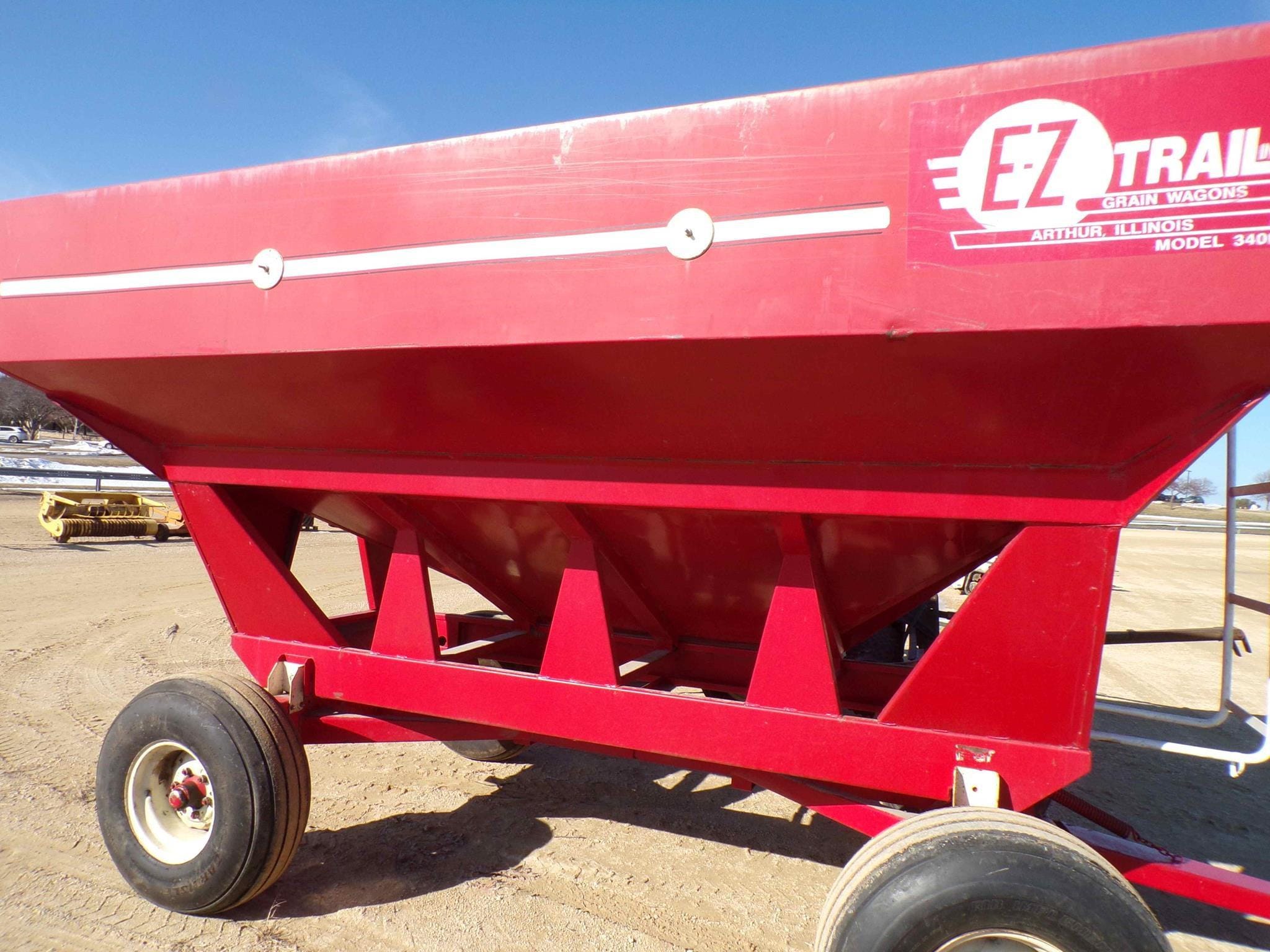 E-Z Trail 3400 Equipment Image0