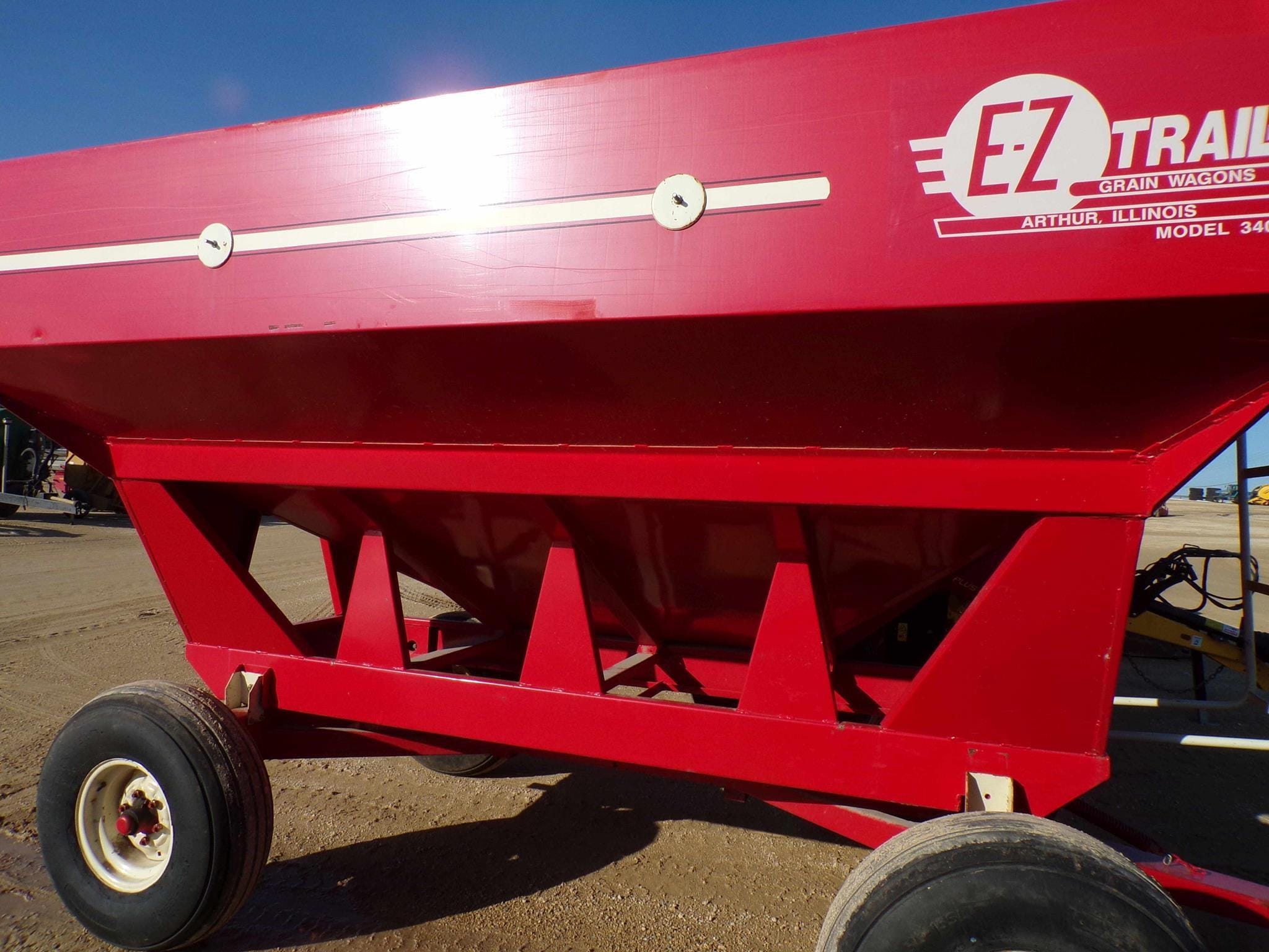 E-Z Trail 3400 Equipment Image0