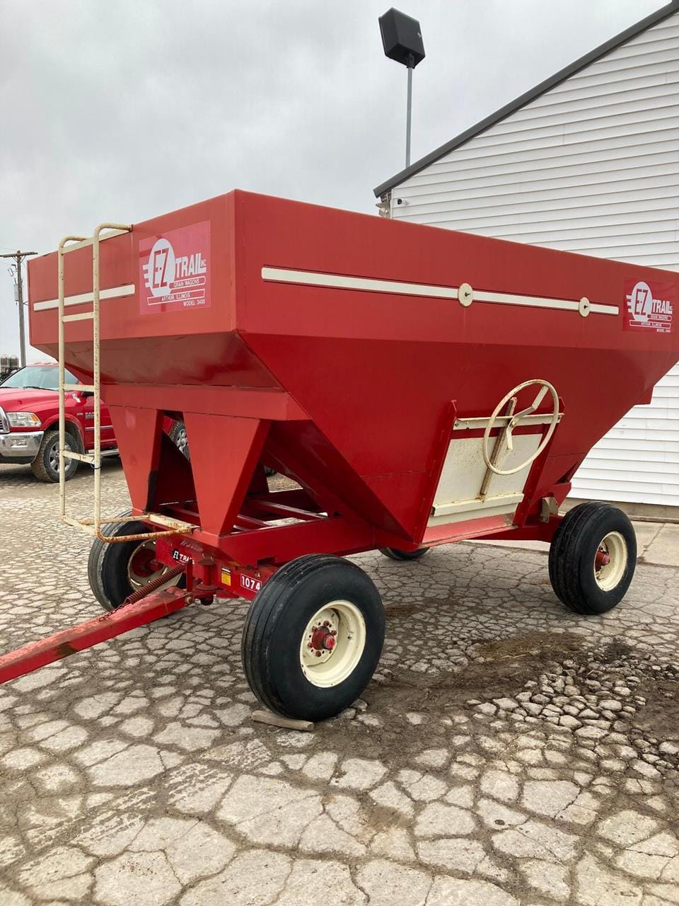 E-Z Trail 3400 Equipment Image0