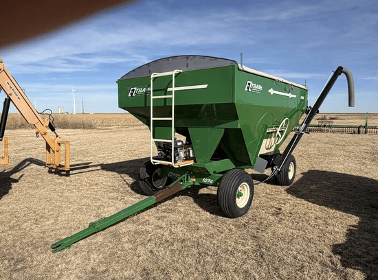 E-Z Trail 3400 Equipment Image0