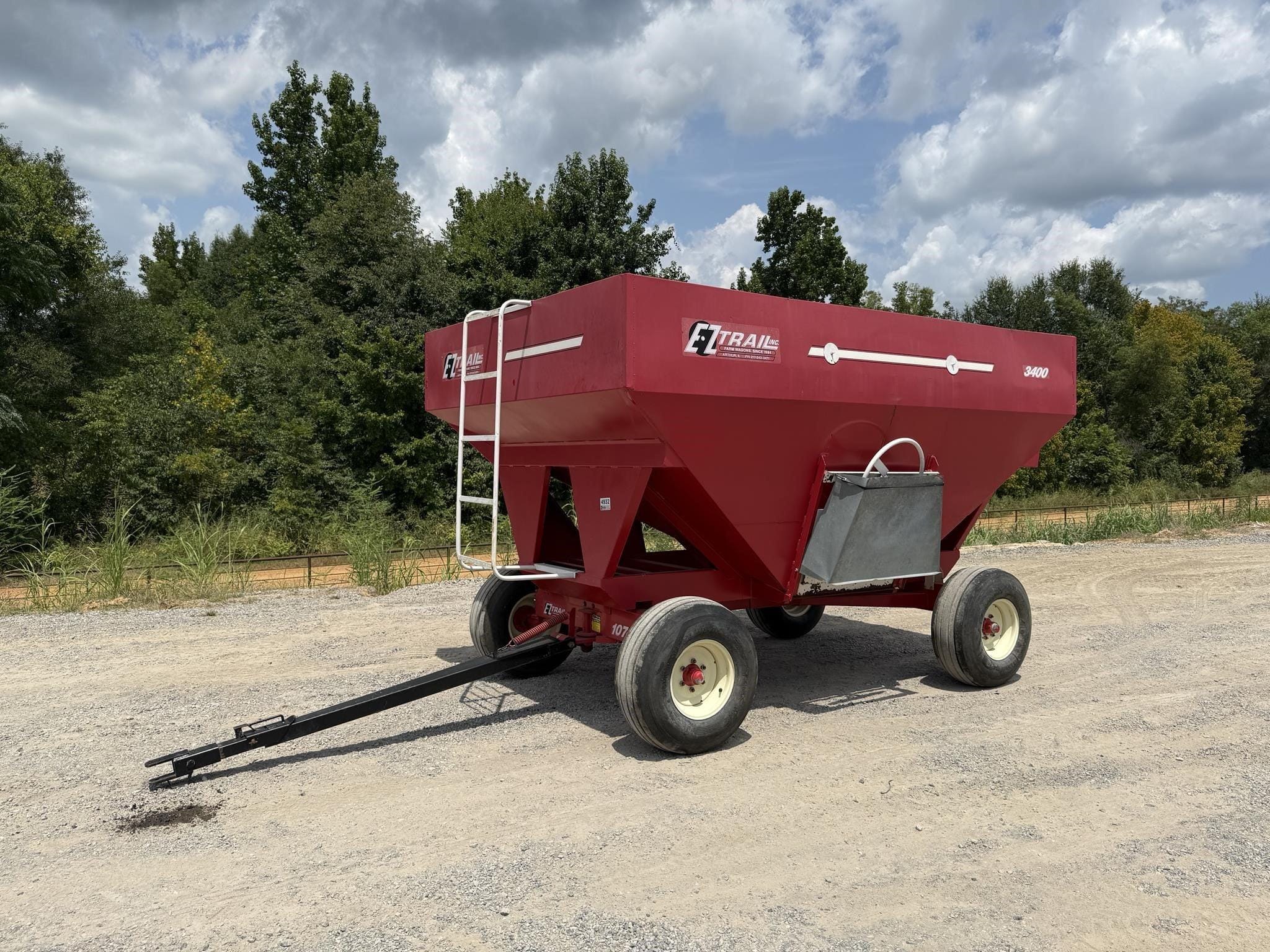 E-Z Trail 3400 Equipment Image0