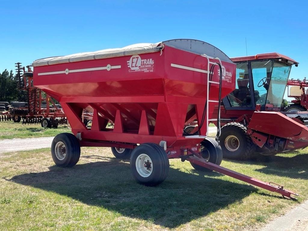 E-Z Trail 3400 Equipment Image0