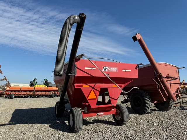 Image of E-Z Trail 3400 equipment image 3