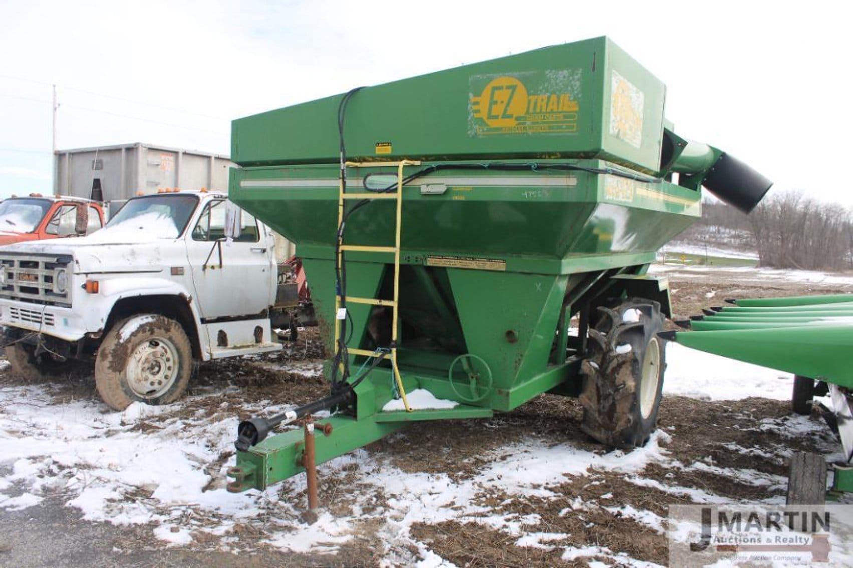 E-Z Trail 475 Equipment Image0