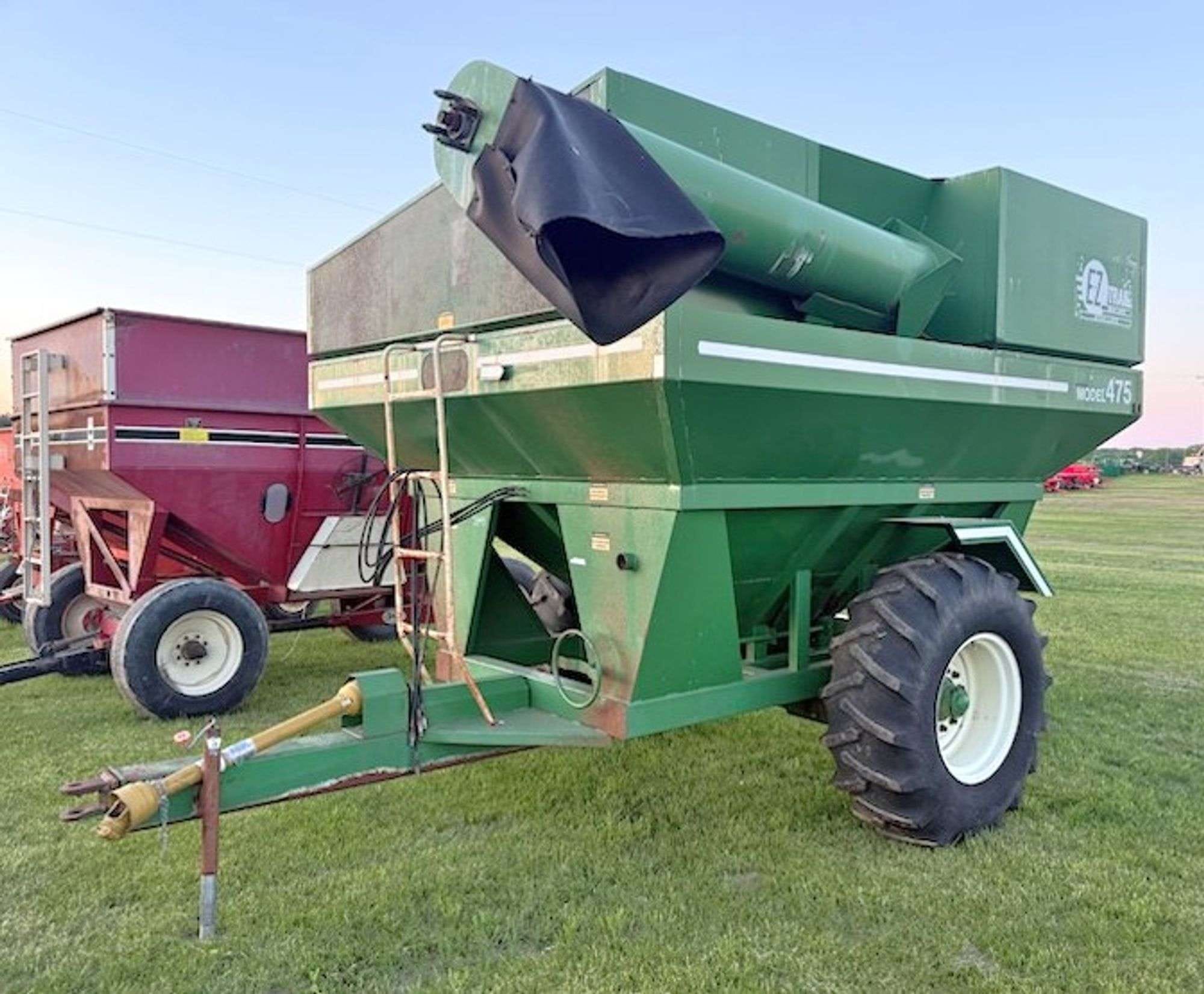 E-Z Trail 475 Equipment Image0