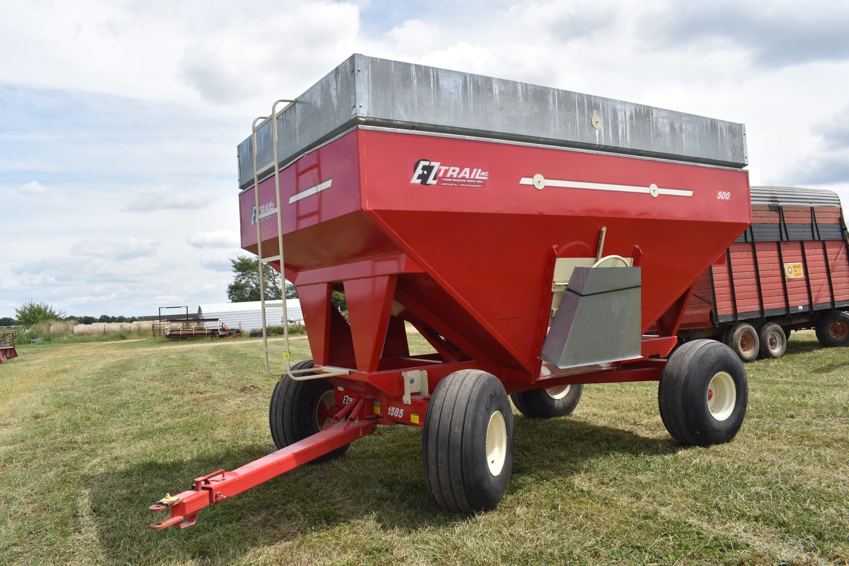 2021 E-Z Trail 500 Equipment Image0