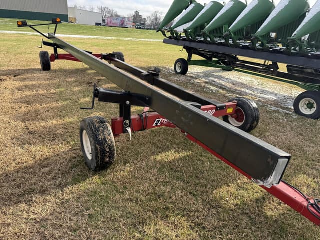 Image of E-Z Trail 680 equipment image 3