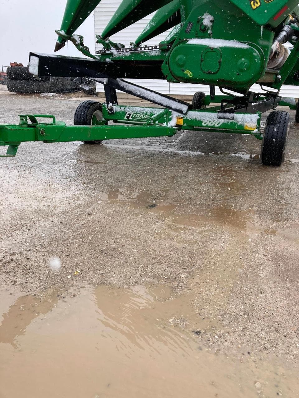 Image of E-Z Trail 680 Primary image