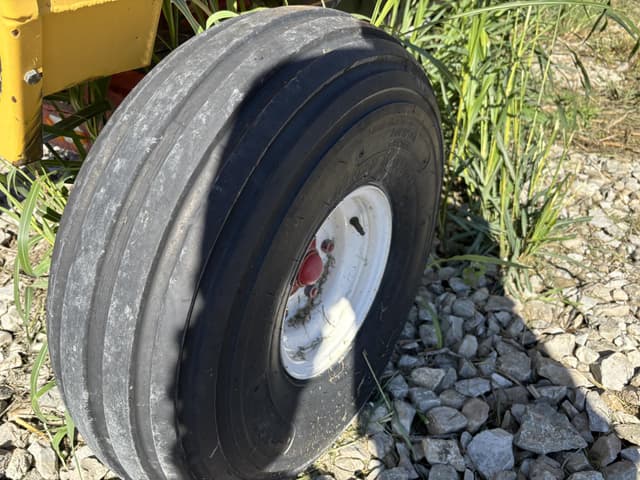 Image of E-Z Trail 680 equipment image 3