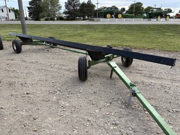Image of E-Z Trail 680 equipment image 4