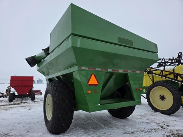 Image of E-Z Trail 700 equipment image 2