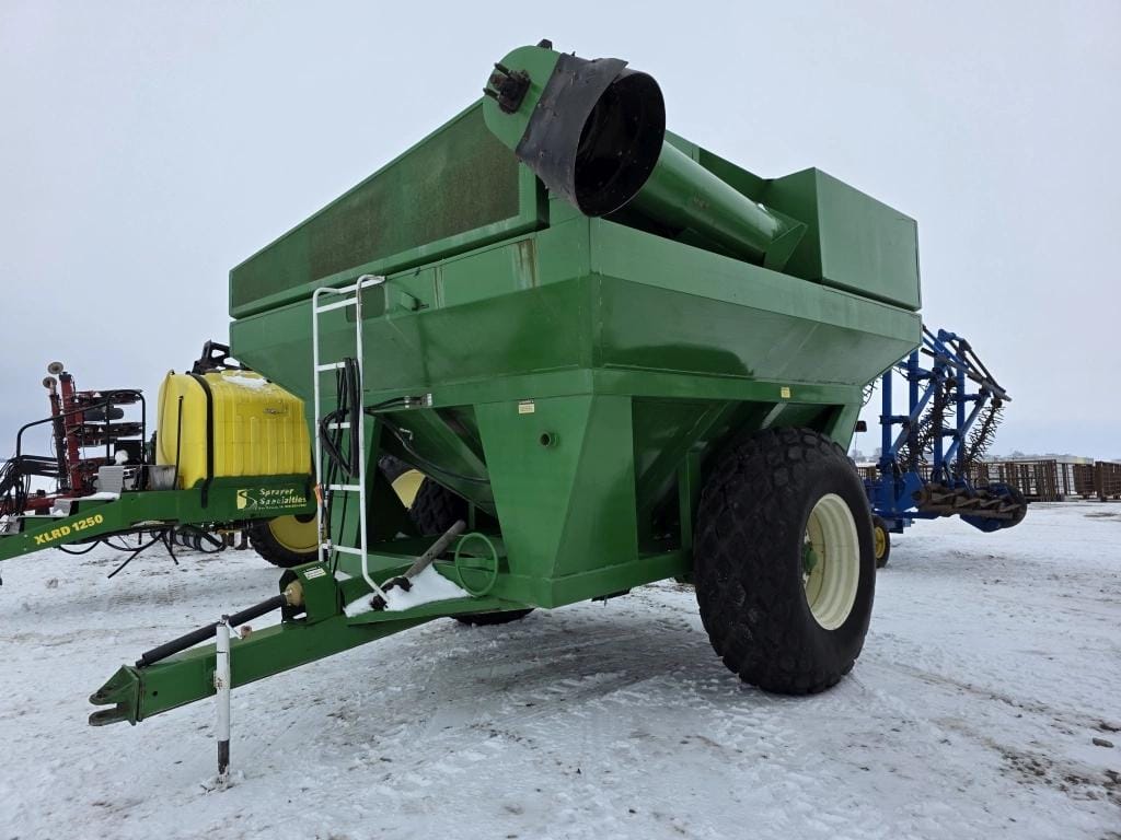 E-Z Trail 700 Equipment Image0