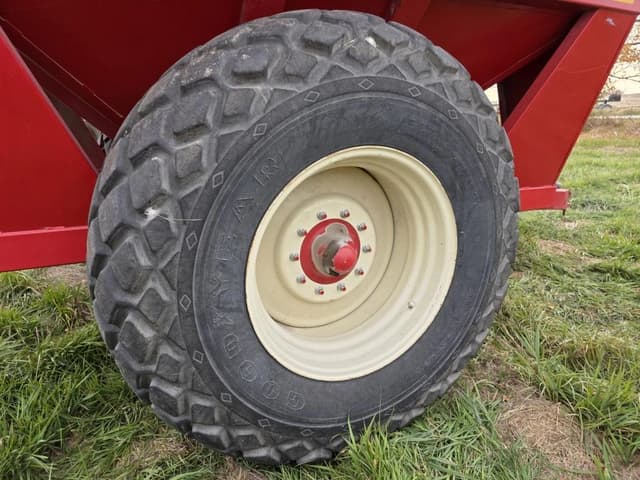 Image of E-Z Trail 710 equipment image 4