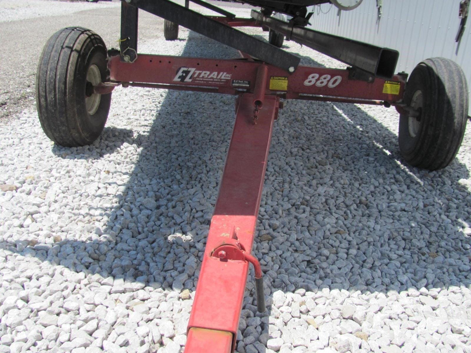 E-Z Trail 880 Equipment Image0