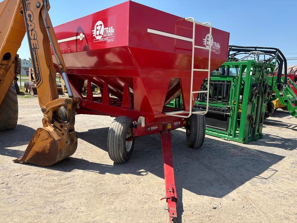 E-Z Trail 3400 Equipment Image0