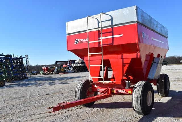 Image of E-Z Trail 500 equipment image 2