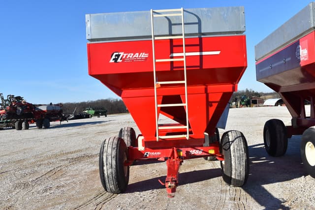 Image of E-Z Trail 500 equipment image 1