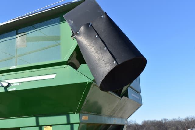 Image of E-Z Trail 710 equipment image 4