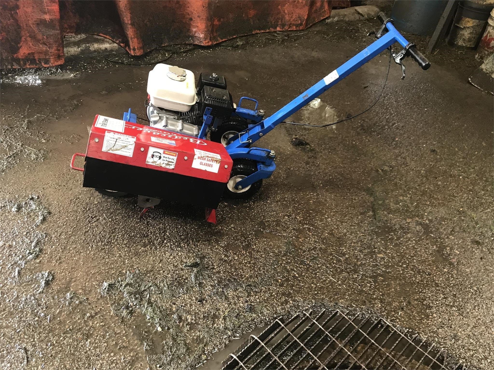 2015 E-Z Trench BE400 Equipment Image0