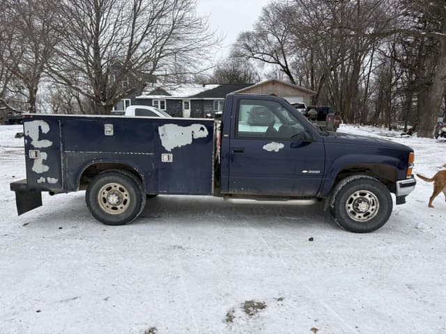 Image of Chevrolet 3500 equipment image 4