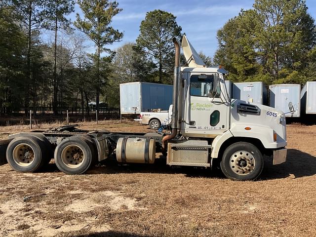 Image of Western Star 4700 equipment image 3