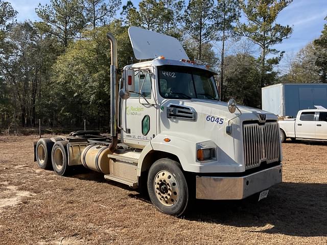 Image of Western Star 4700 equipment image 2