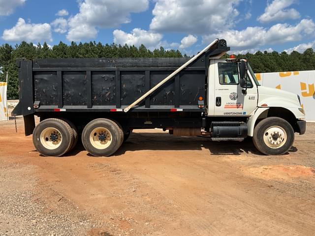 Image of International 4400 equipment image 3