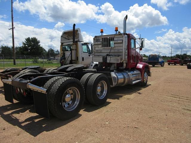 Image of Peterbilt 377 equipment image 3