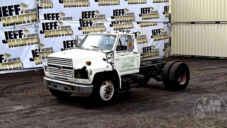 1993 Ford F-800 Equipment Image0