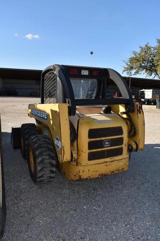 Image of John Deere 250 equipment image 3