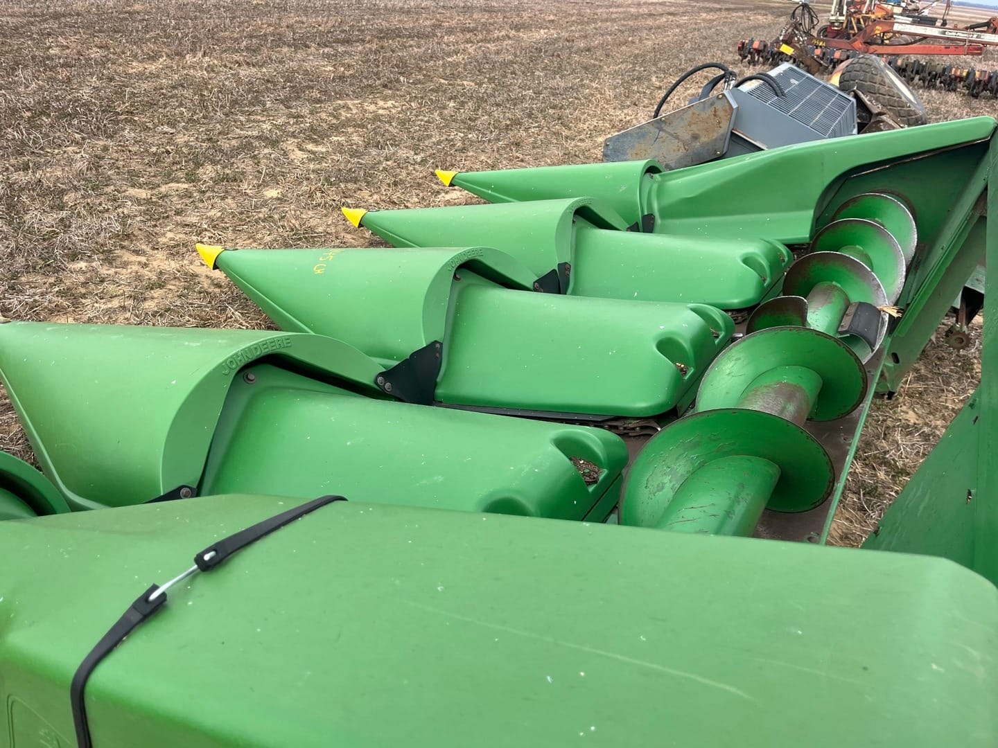 John Deere 444 Equipment Image0