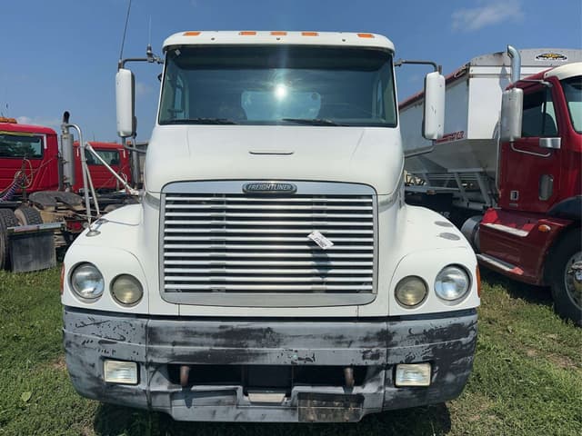 Image of Freightliner CST112 equipment image 1