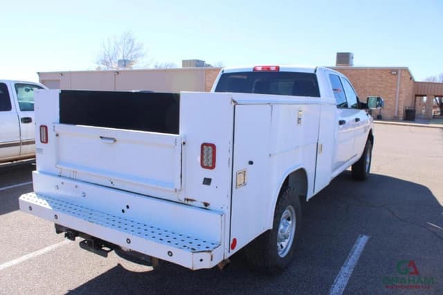 Image of Dodge Ram 2500 equipment image 2