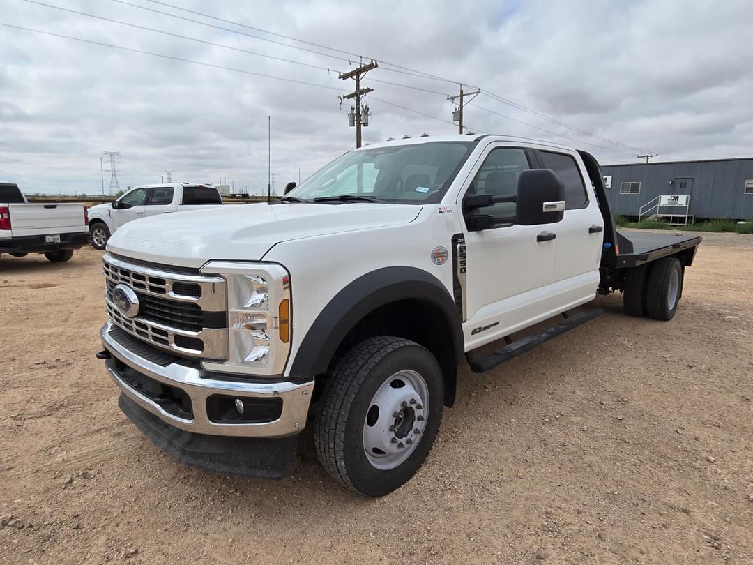 Image of Ford F-550 Primary image