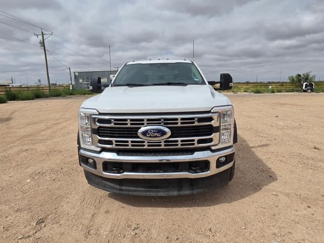 Image of Ford F-550 equipment image 4