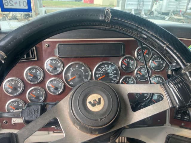 Image of Western Star 4900 SF equipment image 4