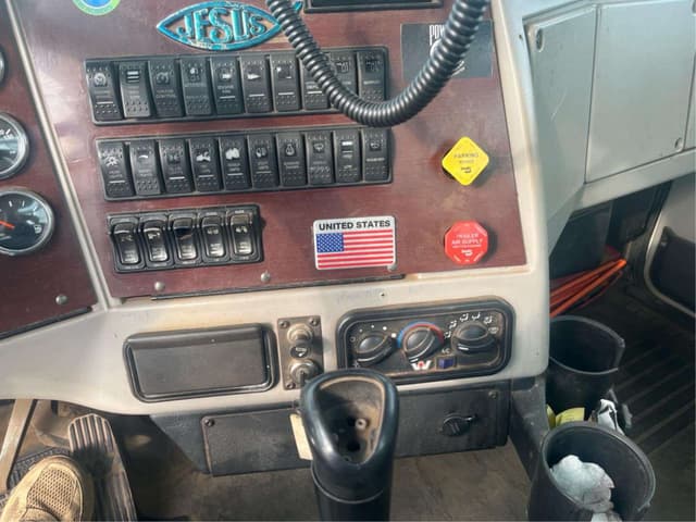 Image of Western Star 4900 SF equipment image 3