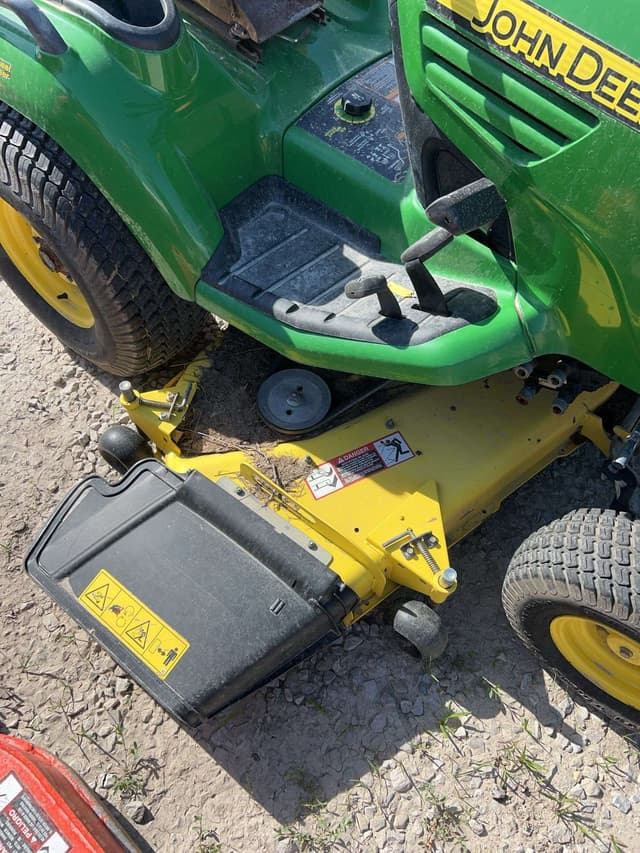 Image of John Deere X724 equipment image 3
